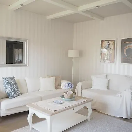 Huoneisto Spacious With Balcony And Great Location Helsinki