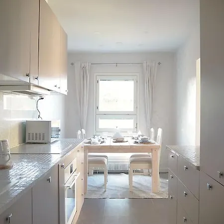 Spacious With Balcony And Great Location Apartment Helsinki