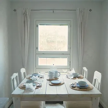 Spacious With Balcony And Great Location Apartment *