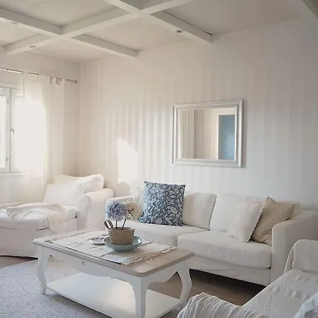 Spacious With Balcony And Great Location Apartment *
